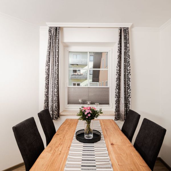 living-dining area in the stylish and cozy Leonhardsblick apartment